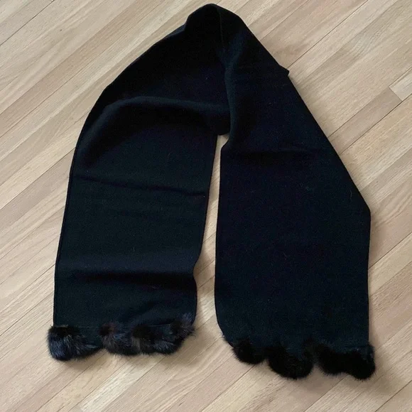 Fur Scarf - Picture 4 of 4